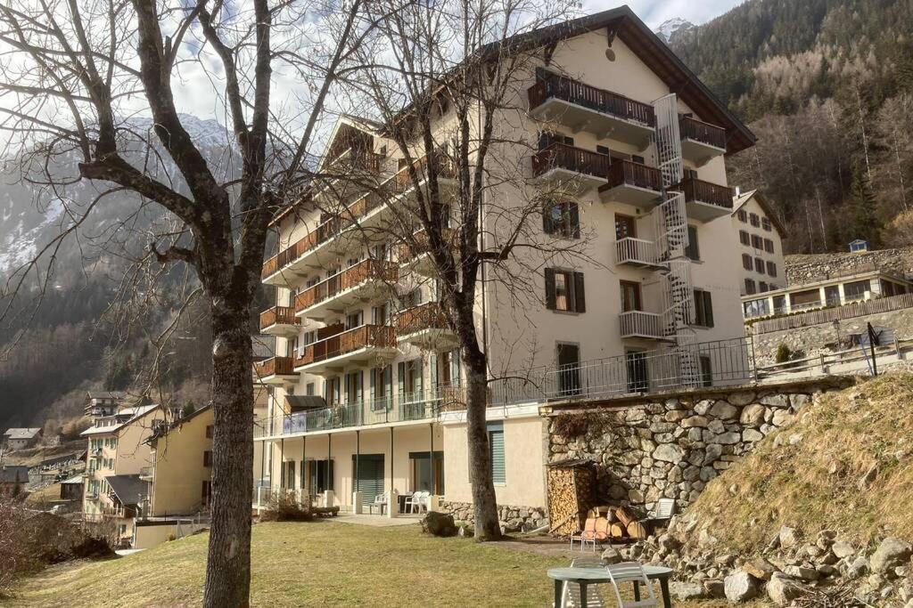 Bel Appartement 2.5 Pieces Avec Balcon, Magnifique Vue Sur Le Glacier Des Grands Finhaut Kültér fotó