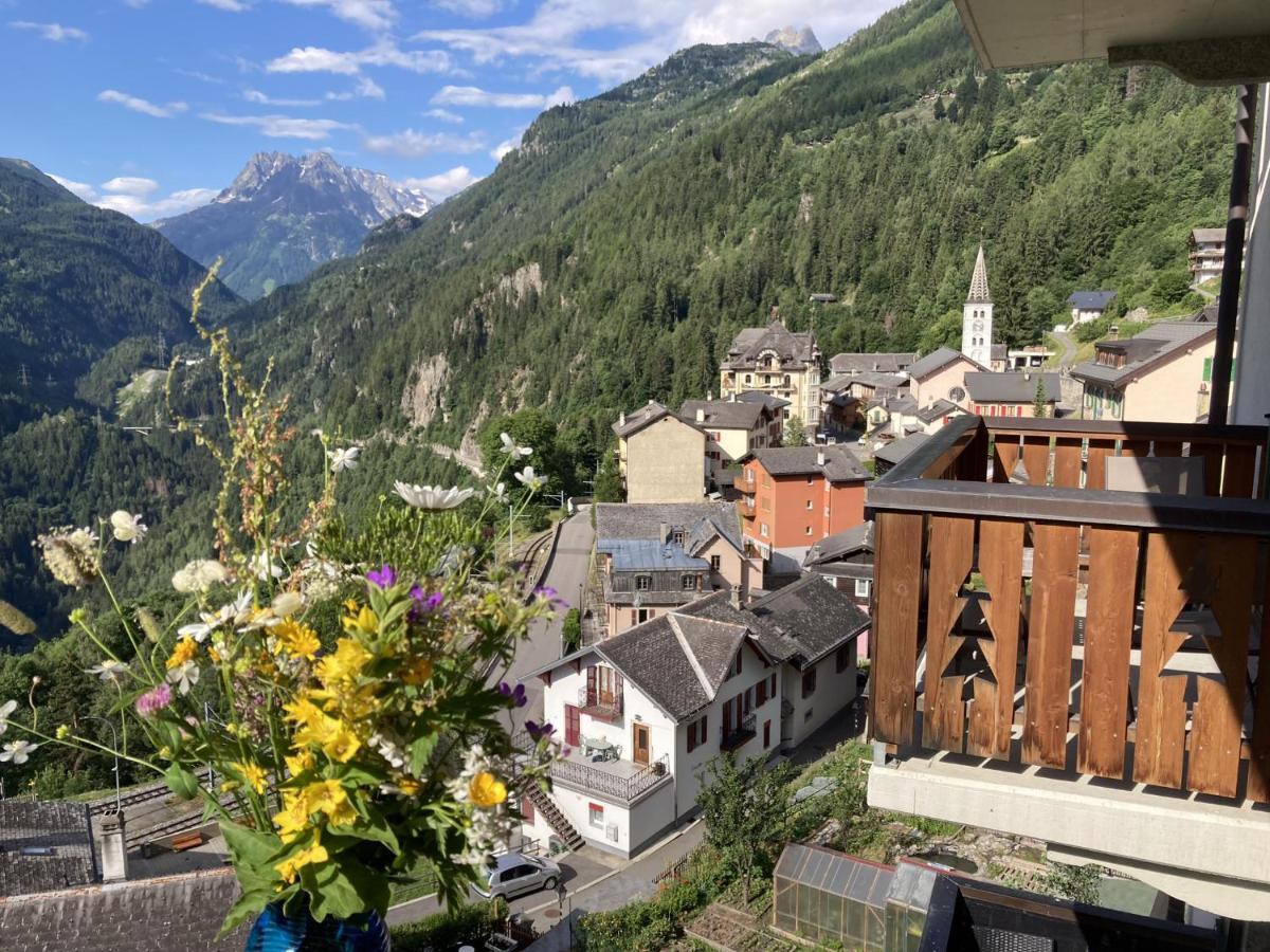 Bel Appartement 2.5 Pieces Avec Balcon, Magnifique Vue Sur Le Glacier Des Grands Finhaut Kültér fotó